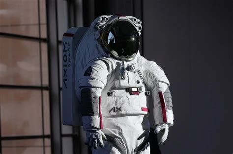 maschera prada sci|Astronauts to Wear Prada For Humanity's Return to The Moon.